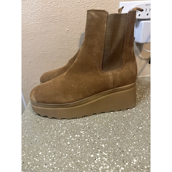 NEW Calvin Klein Women's Nevia Chelsea Wedge Ankle Boot -‎ Cognac Suede - 10 - Picture 1 of 6
